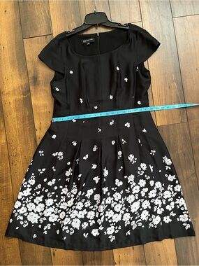 Jones New York Black Dress with White Floral Border